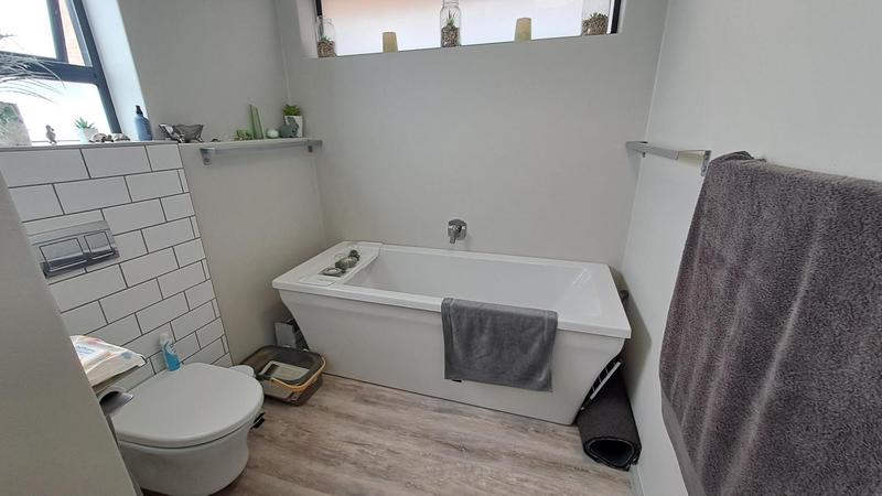 4 Bedroom Property for Sale in Jongensfontein Western Cape